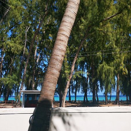Oceanside Licenced Tourist Residence Flic-en-Flacq Εξωτερικό φωτογραφία